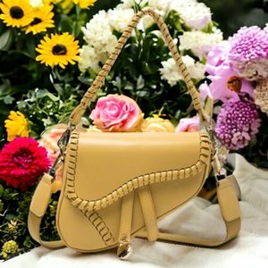 Pale Yellow Songbird Crossbody Saddle Shoulderbag